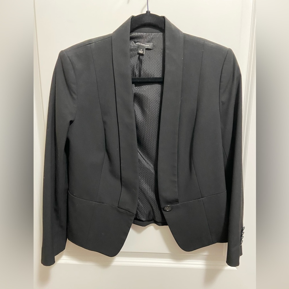 Ann Taylor Size 2 Black Suit Jacket